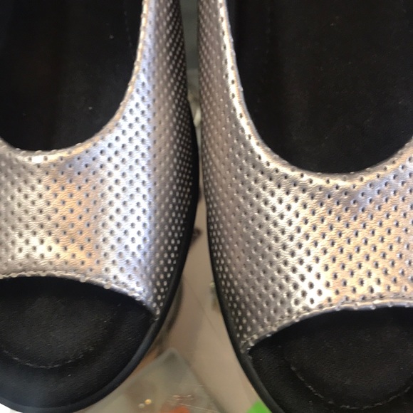 Steven by Steve Madden size 10 silver open toe shoes - Picture 2 of 7